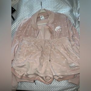 Nike Women’s Velour Set Sweatsuit Large Shorts Jacket Pink Air Geometric Print